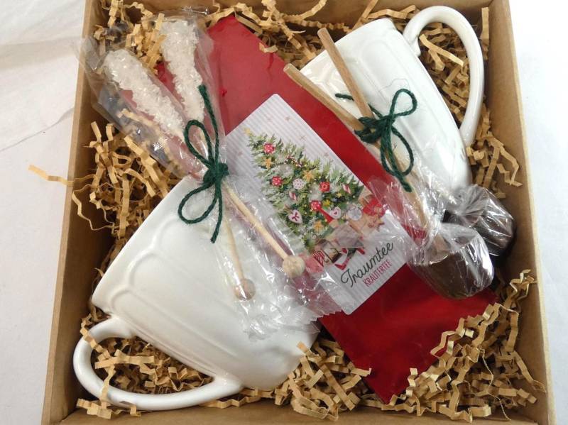 Geschenk Für Paare - Traumtee Und Kakao Box Mit 2 Porzellantassen, Tee Zuckerstangen Sowie Trinkschokolade von Etsy - GastgeschenkeshopDE