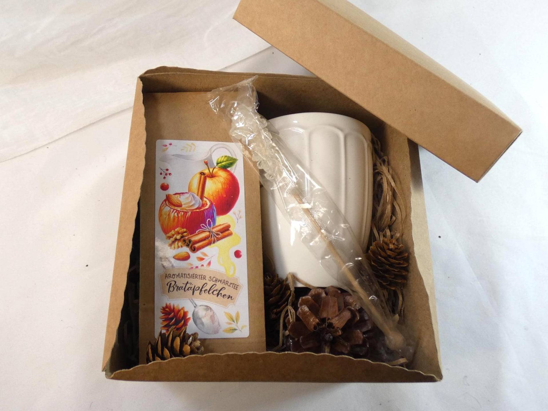 Geschenk Für Den Advent - Bratäpfelchen Mit Porzellantasse, Tee, Zuckerstange Und Dekoration von Etsy - GastgeschenkeshopDE