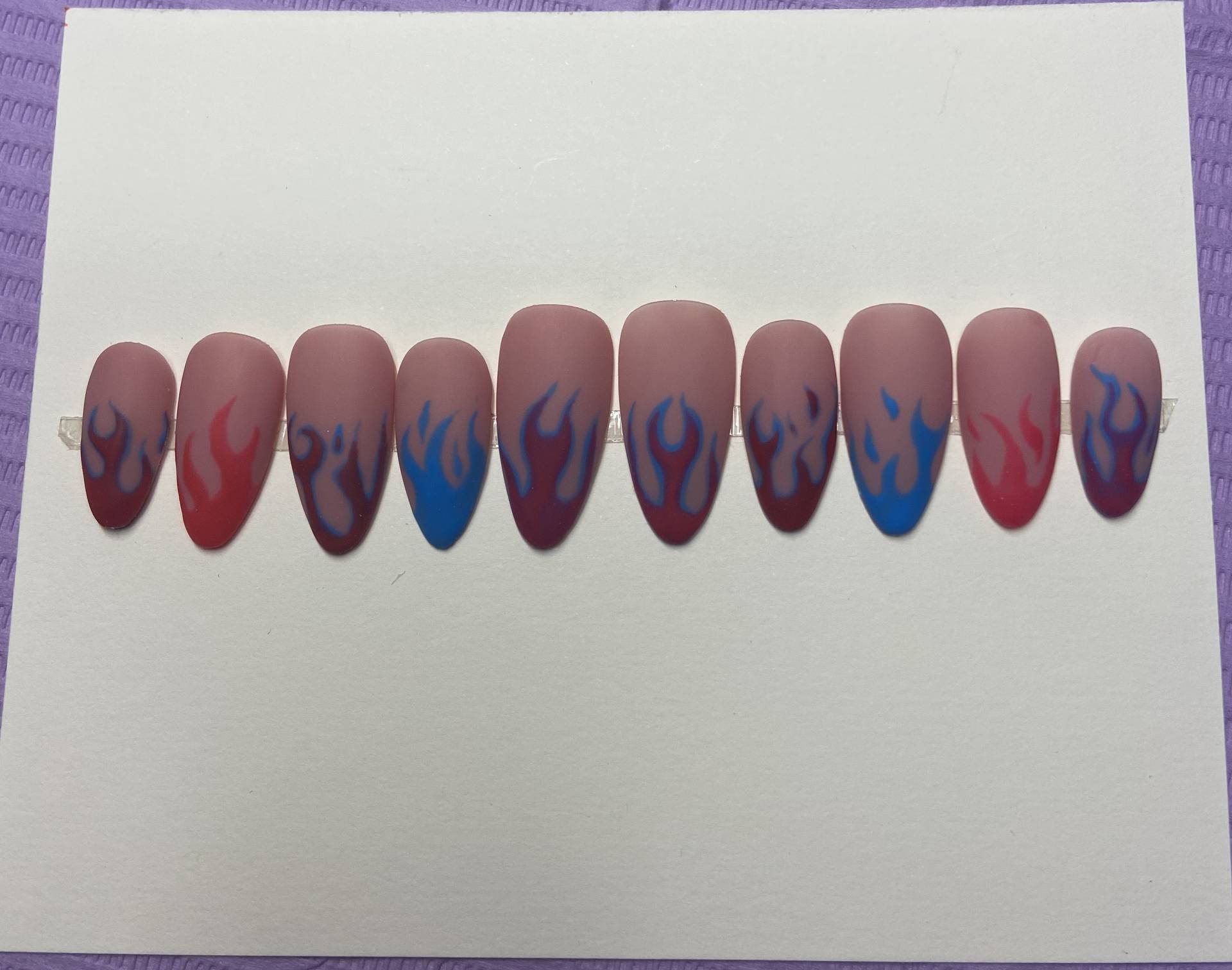 Flamme An von Etsy - GatesofBeautyNails