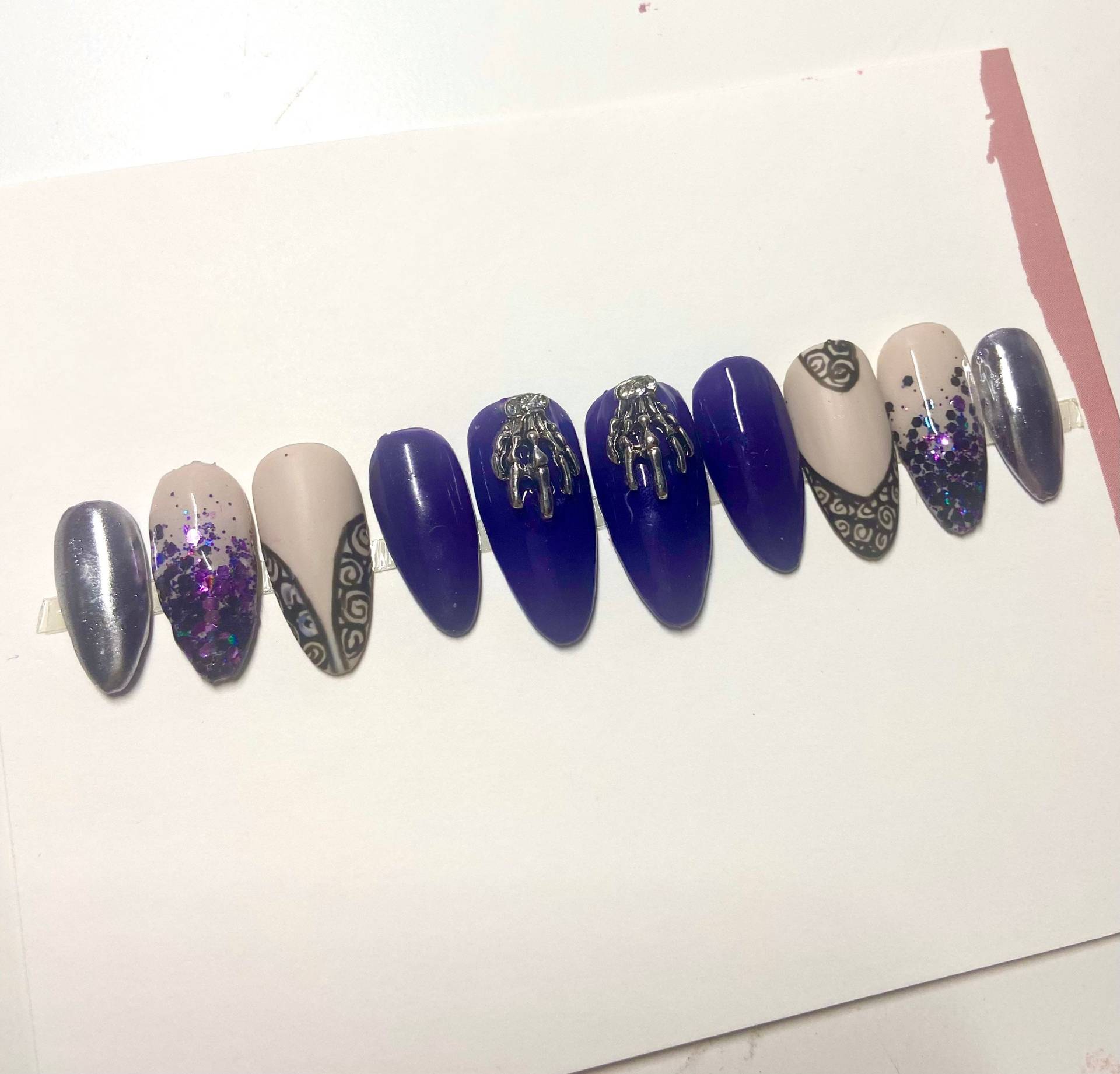 Spukhaus Vibes von Etsy - GatesofBeautyNails