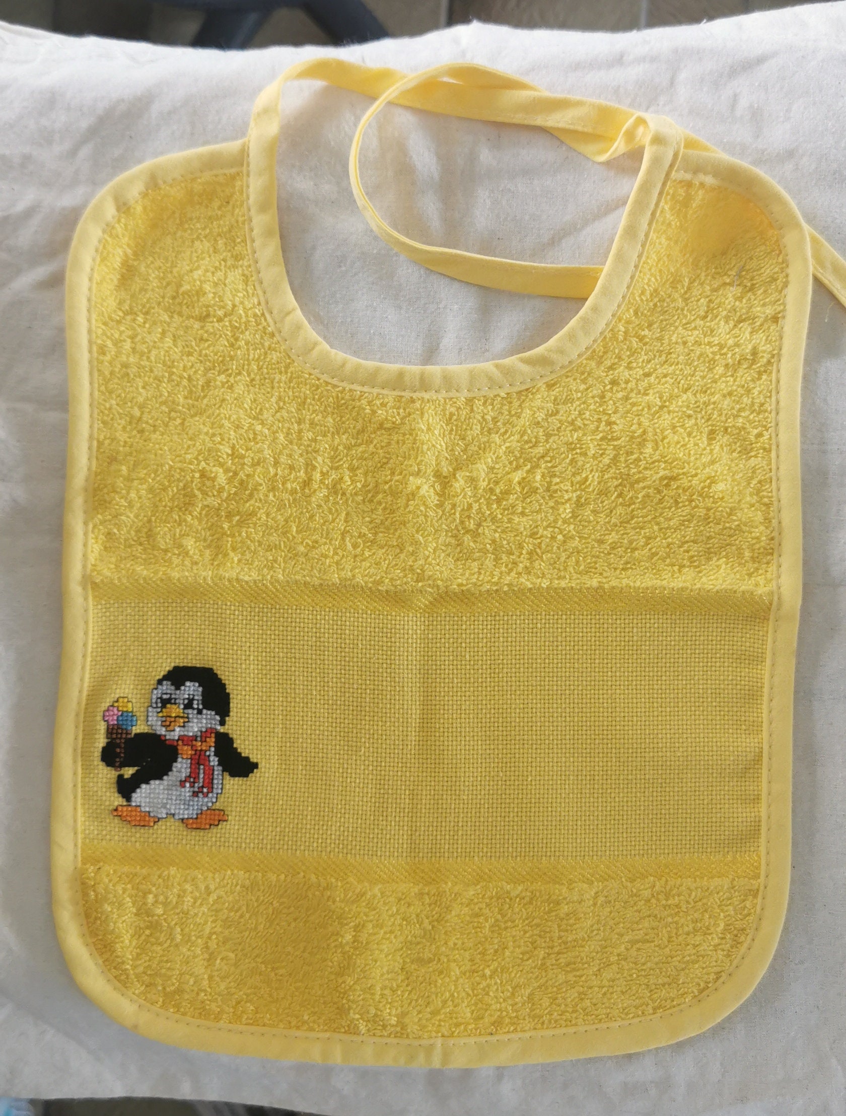 Lätzchen Baby Personalisiert Pinguin Kreuzstich Lätzchen Baby Personalisiert Pinguin Kreuzstich von Etsy - GelasBastelstube