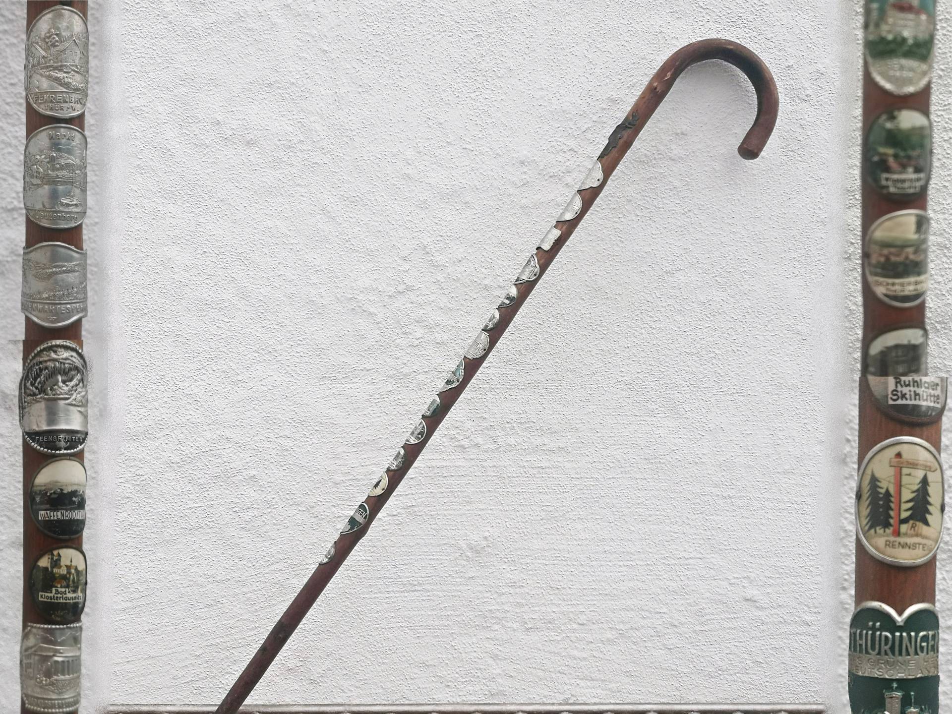 Alter Krückstock Aus Wurzelholz/Spazierstock Wanderstock Mit Vielen Stocknadeln 88, 5cm 34.5" Handgemacht Alter Krückstock Aus Wurzelholz/Spazierstock Wanderstock Mit Vielen Stocknadeln 88, 5cm 34.5" Handgemacht von Etsy - Gernewieder