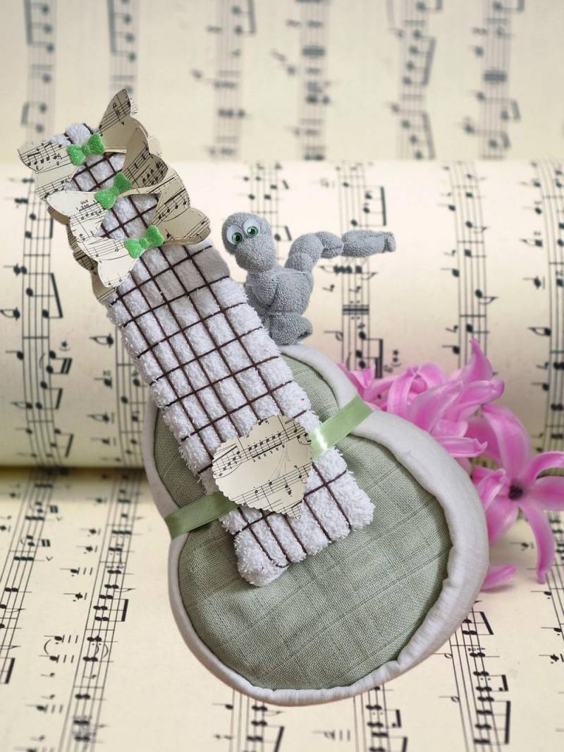 Windeltorte Originell Grün/Weiss Neutral Mädchen Junge Gitarre Taufe Geburt Musikliebhaber von Etsy - GeschenkeEckle