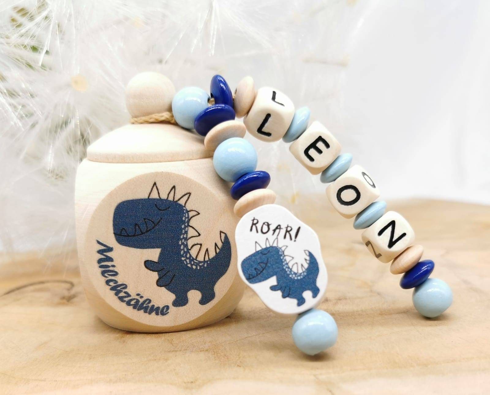 Zahndose Mit Name Milchzahndose Junge Dinosaurier Geschenk Einschulung Geburtstag Zahnfee Zahnbox Milchzähne Zähnchen Zähne Zahndose Mit Name Milchzahndose Junge Dinosaurier Geschenk Einschulung Geburtstag Zahnfee Zahnbox Milchzähne Zähnchen Zähne von Etsy - Geschenkelaedchen