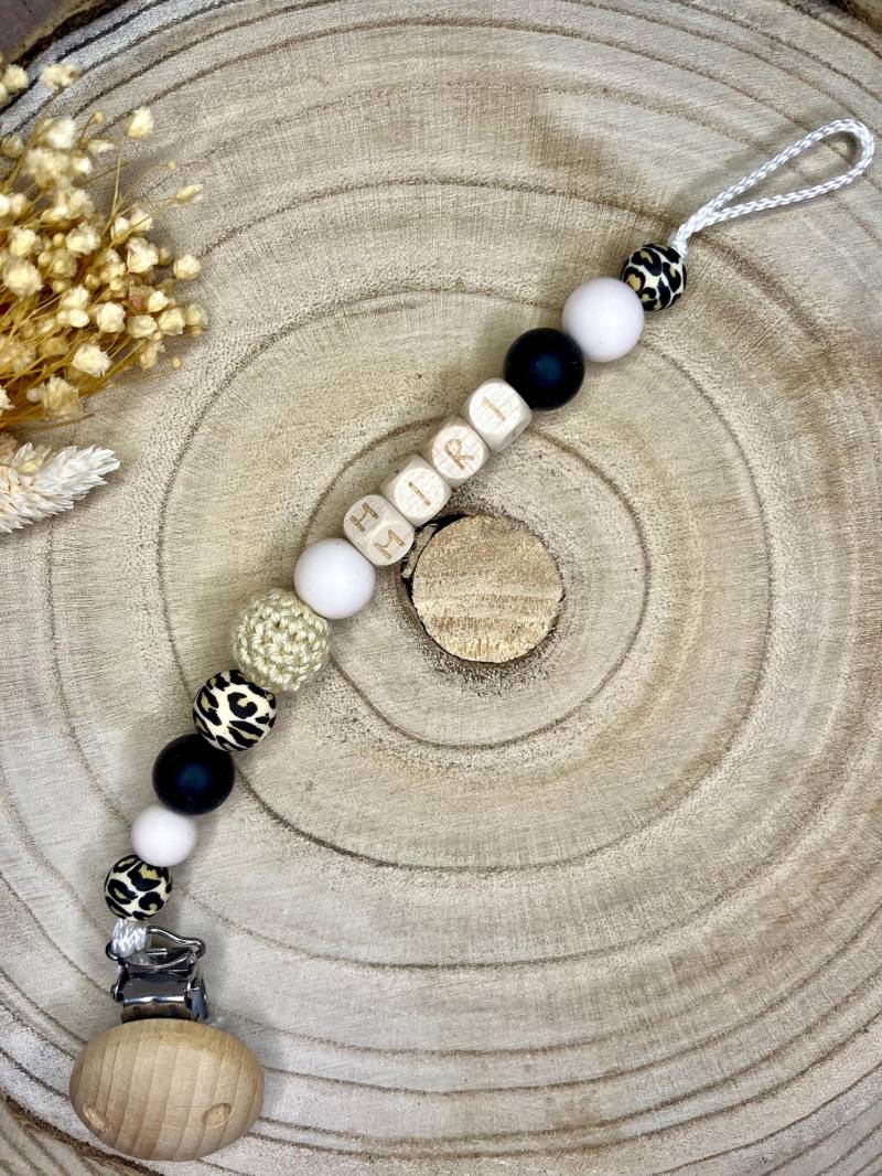 Schnullerkette Einfarbig - Holz Und Silikonkugeln Als Geschenk Zur Geburt, Taufe Oder Babyparty von Etsy - GiMiNu