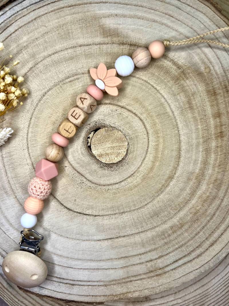 Schnullerkette Einfarbig - Holz Und Silikonkugeln Als Geschenk Zur Geburt, Taufe Oder Babyparty von Etsy - GiMiNu