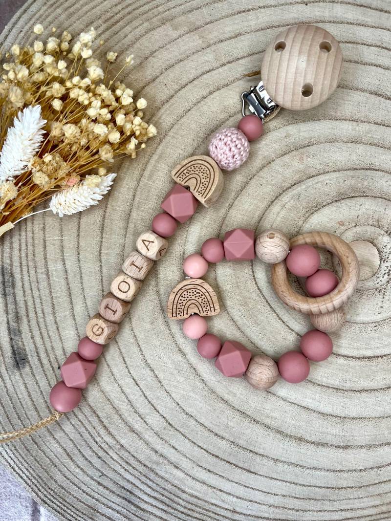 Schnullerketten Set Handgemacht Geschenk Zur Geburt Babyparty Oder Taufe - Personalisiert Holz & Silikon Schnullerketten Set Handgemacht Geschenk Zur Geburt Babyparty Oder Taufe - Personalisiert Holz & Silikon von Etsy - GiMiNu