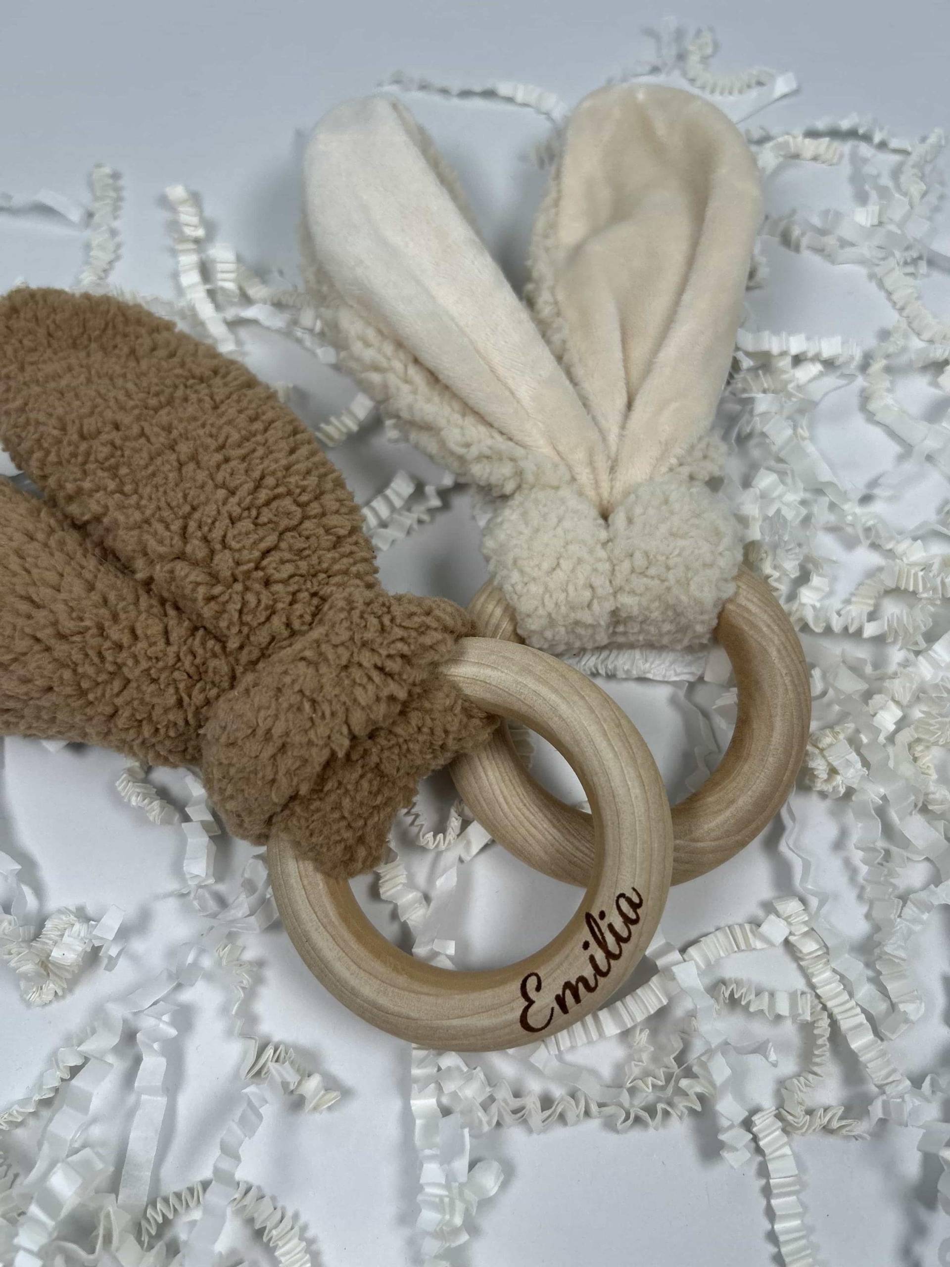 Personalisierter Beißring Mit „Hasenohren" - Ideales Babygeschenk Zur Geburt, Taufe & Babyshower von Etsy - GiftFactoryShopDe