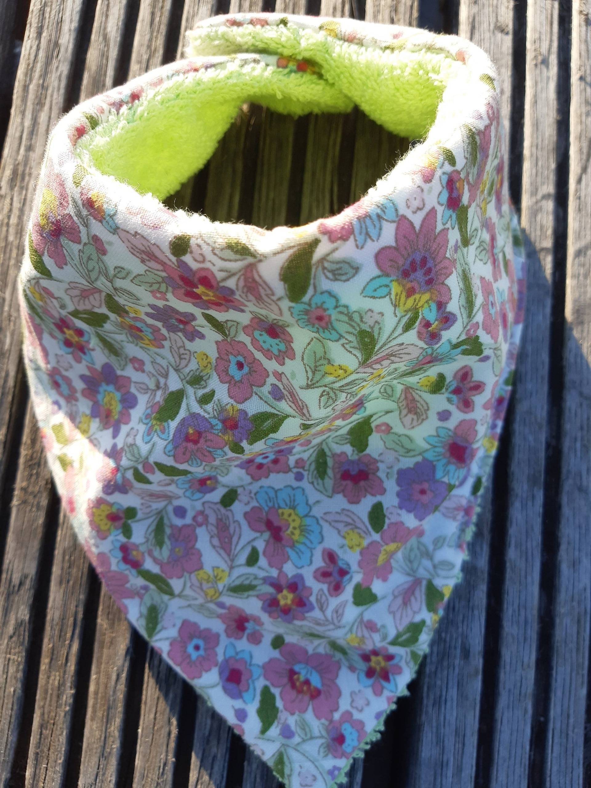 Bätzchen Bandana Blühende Grün Und Rosa von Etsy - GingerNessCreation