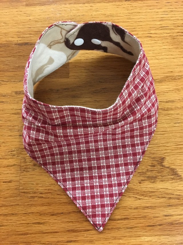 Bandana Bib von Etsy - GinghamAndFrills