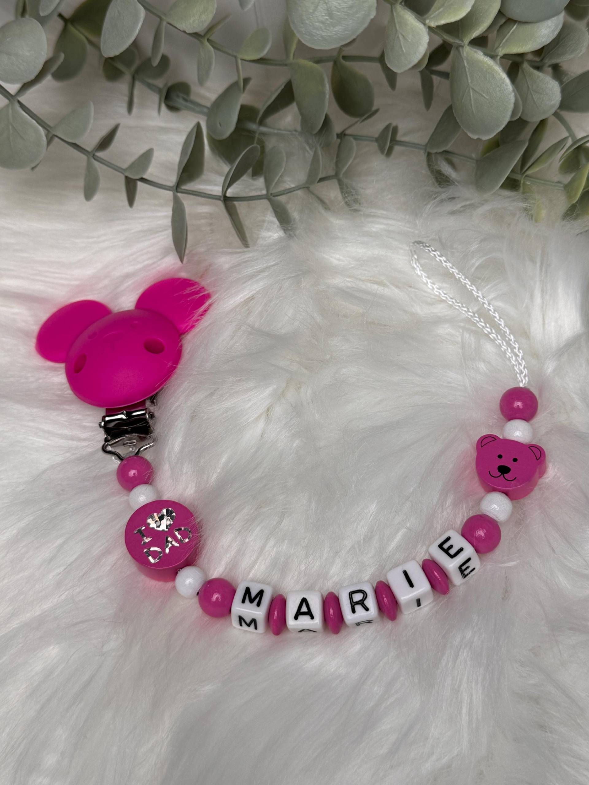 Schnullerkette Mit Namen, Pink , Geschenkidee, Babyparty, Personalisiert, I Love Mom Schnullerkette Mit Namen, Pink , Geschenkidee, Babyparty, Personalisiert, I Love Mom von Etsy - GlamAccessoires