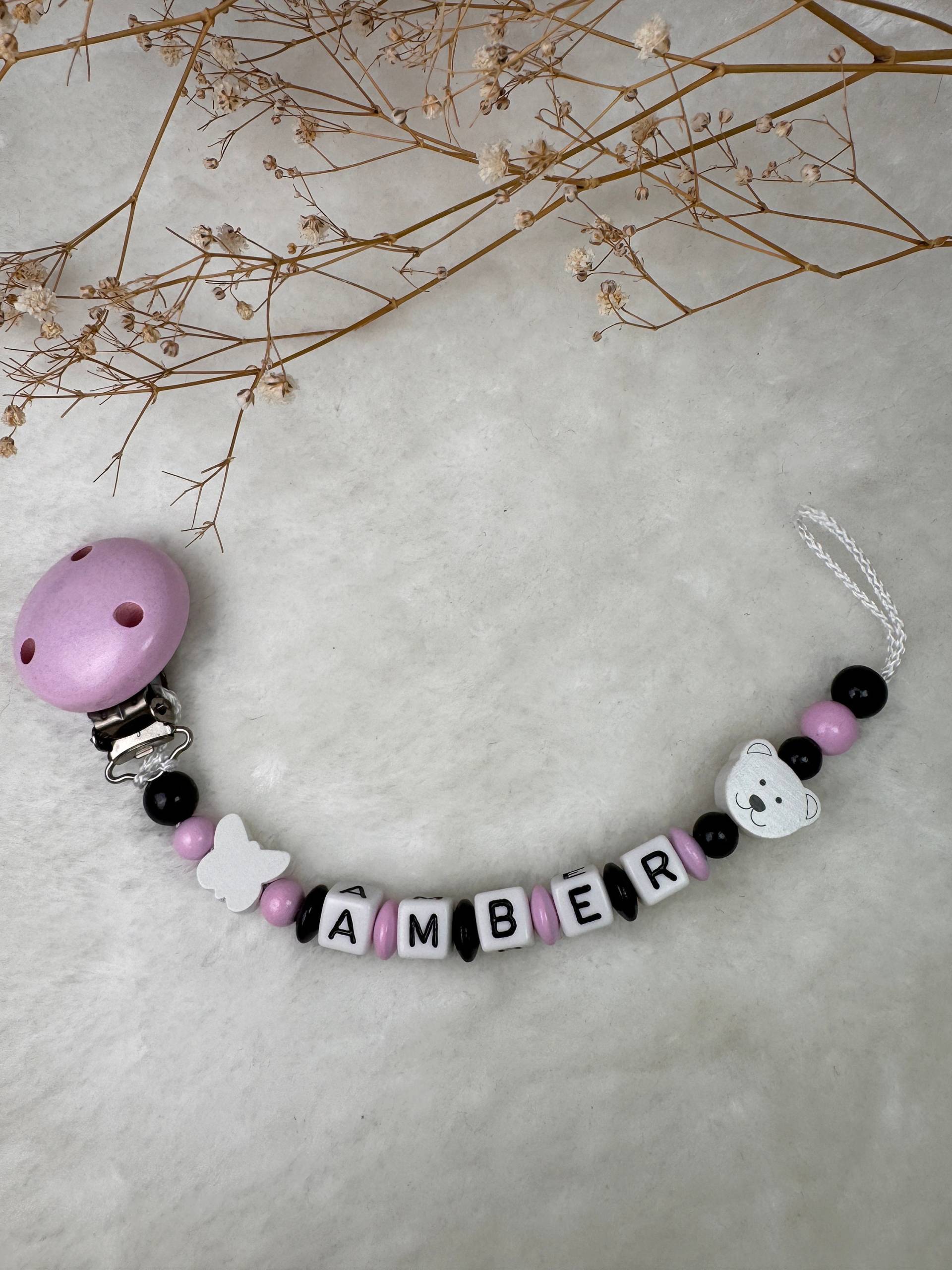 Schnullerkette Mit Namen, Rosa Schwarz, Schmetterling Und Bärchen Geschenkidee, Babyparty, Personalisiert Schnullerkette Mit Namen, Rosa Schwarz, Schmetterling Und Bärchen Geschenkidee, Babyparty, Personalisiert von Etsy - GlamAccessoires