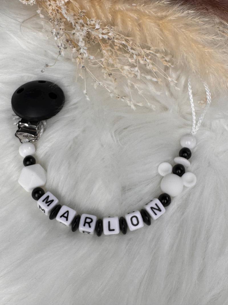 Schnullerkette Mit Namen - Schwarz Weiß Silikonclip Geschenkidee Babyparty- Personalisiert Silikon Clip von Etsy - GlamAccessoires