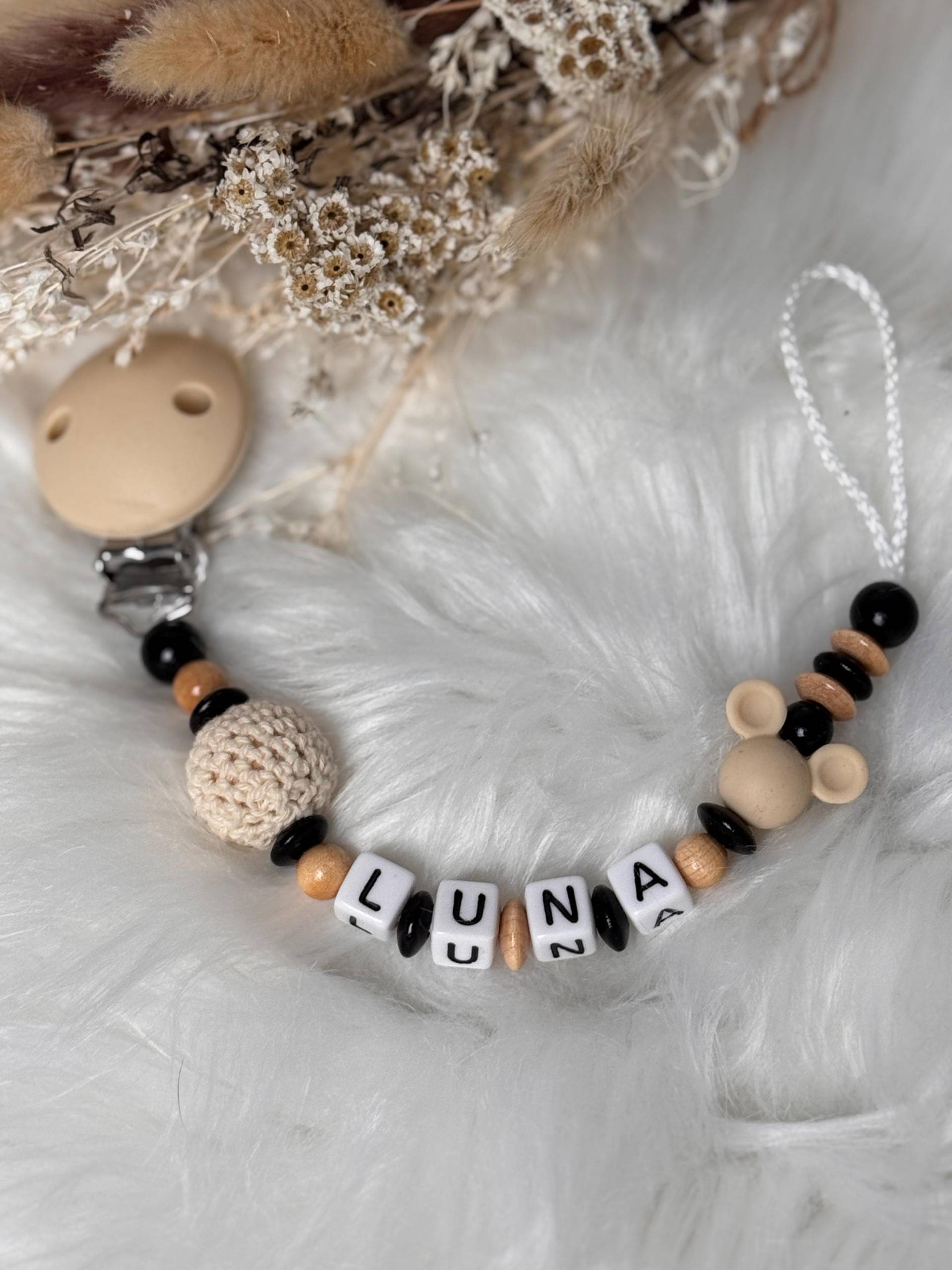 Schnullerkette Mit Namen in Beige Schwarz Geschenkidee Babyparty Personalisiert Silikonclip von Etsy - GlamAccessoires