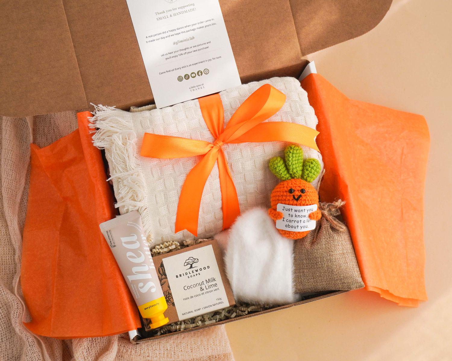 Herbst Geschenk Box Für Sie Gemütliche Decke Care Paket Buch Liebhaber Set Hygge Halloween Geschenke Boo Korb Oktober Mädchen Geburtstagsideen von Etsy - GliminisLab
