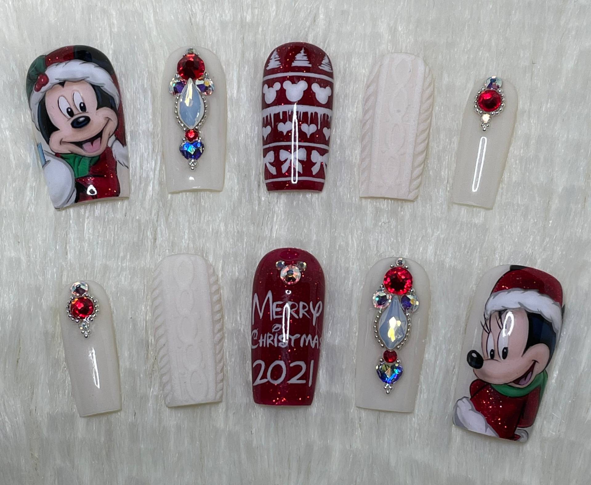 Mickey Christmas Press On Nails Mickey Christmas Press On Nails von Etsy - GlimmerAndSage