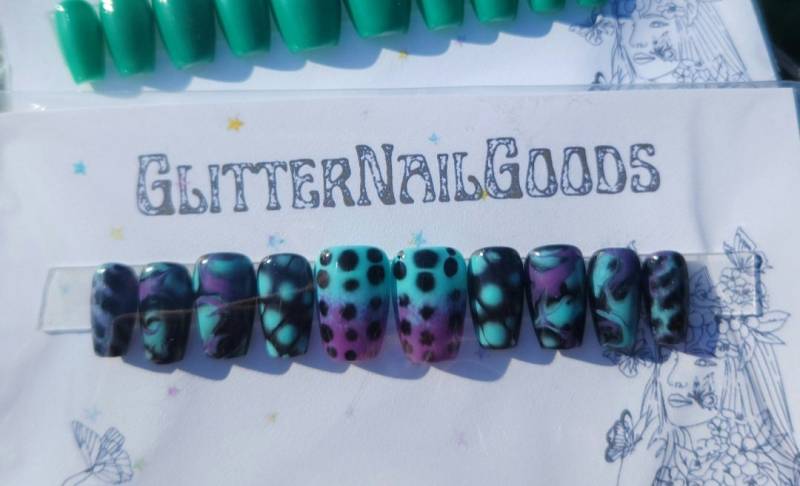 Psychedelisch, Lila, Schwarz, Blau, Trippy, Hippie, Tie Dye, Langer Sarg, Presse Auf Nägel, Marmor Kleber Künstlichem Nagel, Blühendes Gel von Etsy - GlitterNailGoods