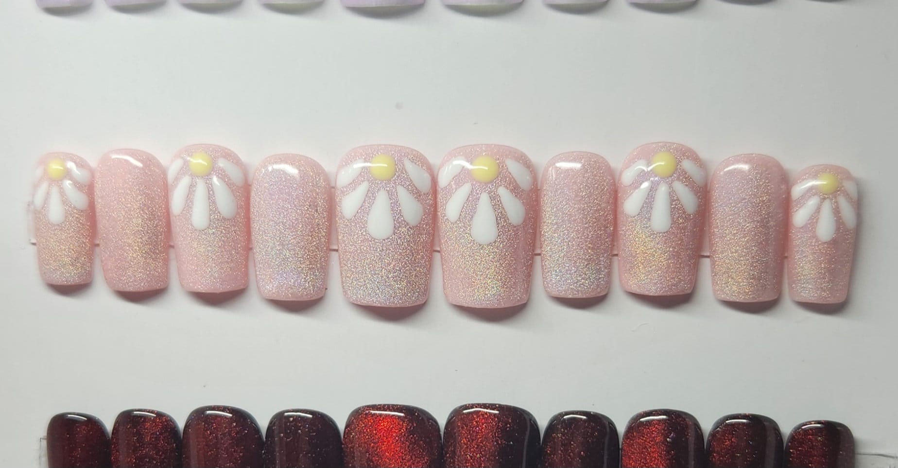 Rosa Katzenauge Und Gänseblümchen Drücken Auf Nägel, Drücken Samt, Magnet Nagellack, Farbverschieben, Lebendige, Aufkleben, Geschenkidee Rosa Katzenauge Und Gänseblümchen Drücken Auf Nägel, Drücken Samt, Magnet Nagellack, Farbverschieben, Lebendige, Aufkleben, Geschenkidee von Etsy - GlitterNailGoods