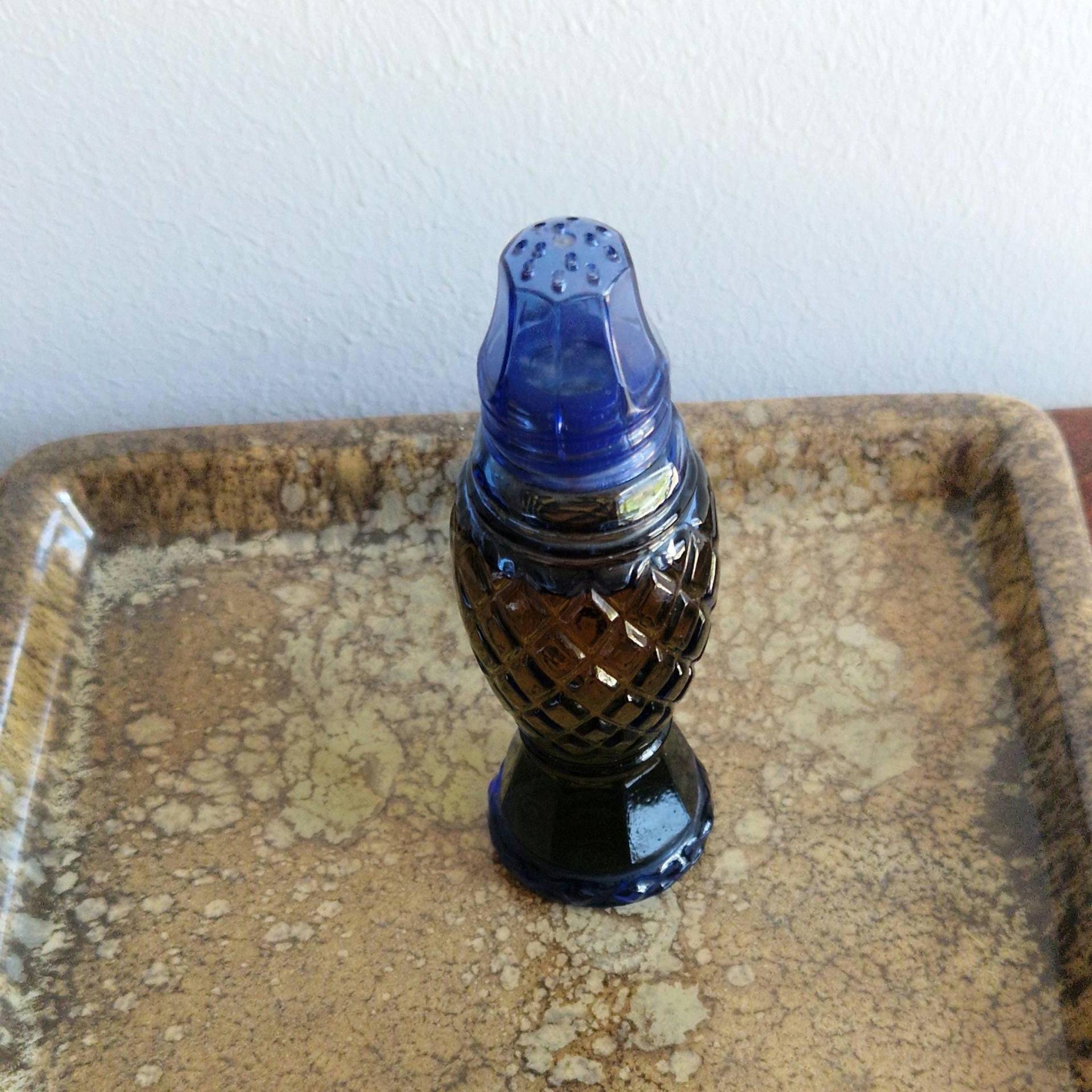 Vintage Avon Crystalpoint Salt Shaker Cologne von Etsy - GlossyVintagebyUla
