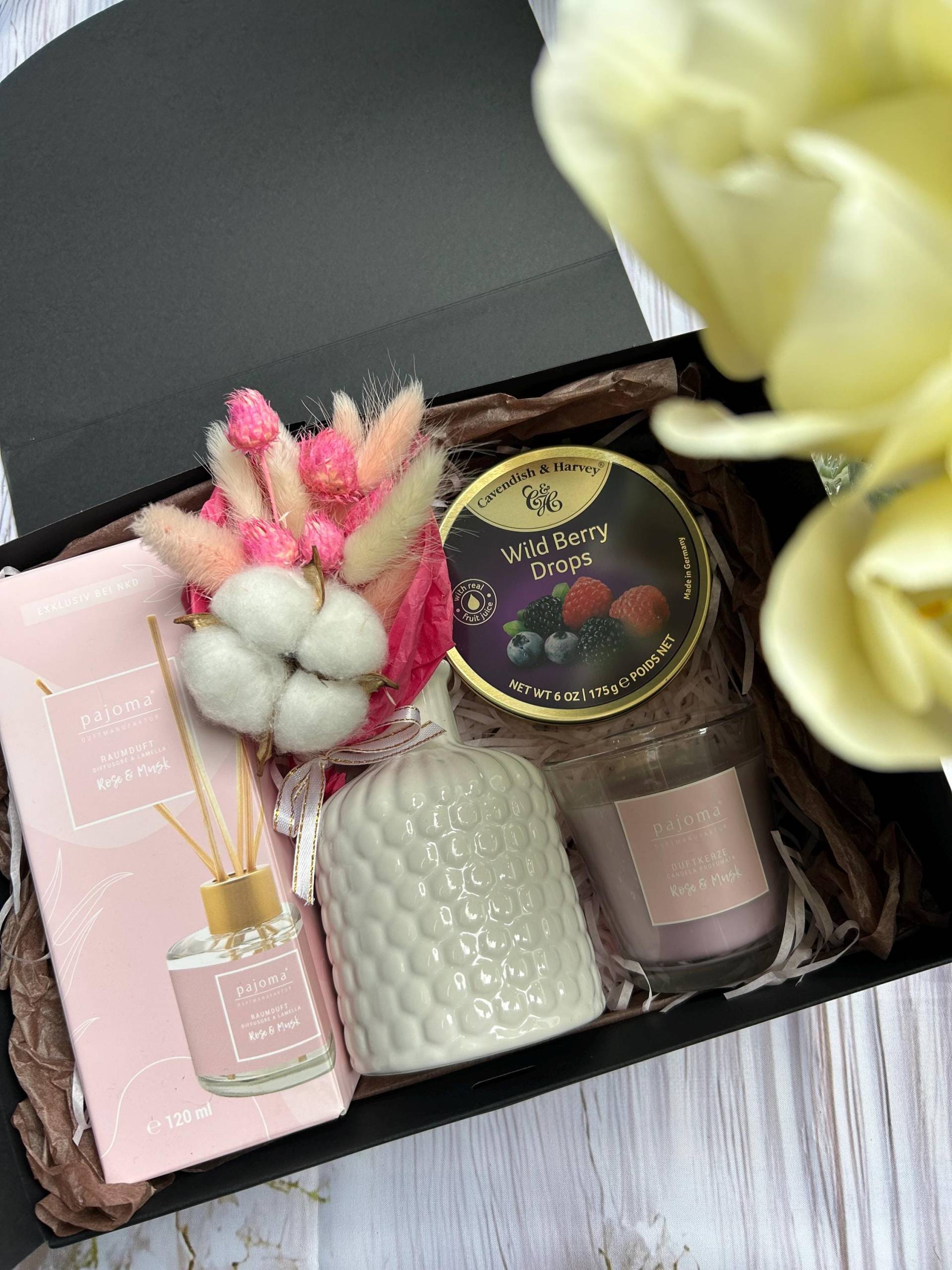 Geschenkset Für Wohnkomfort. Raumduft, Duftkerze, Vase, Süßigkeiten, Trockenblumenstrauß, Geschenkverpackung von Etsy - Glucksgefuhl