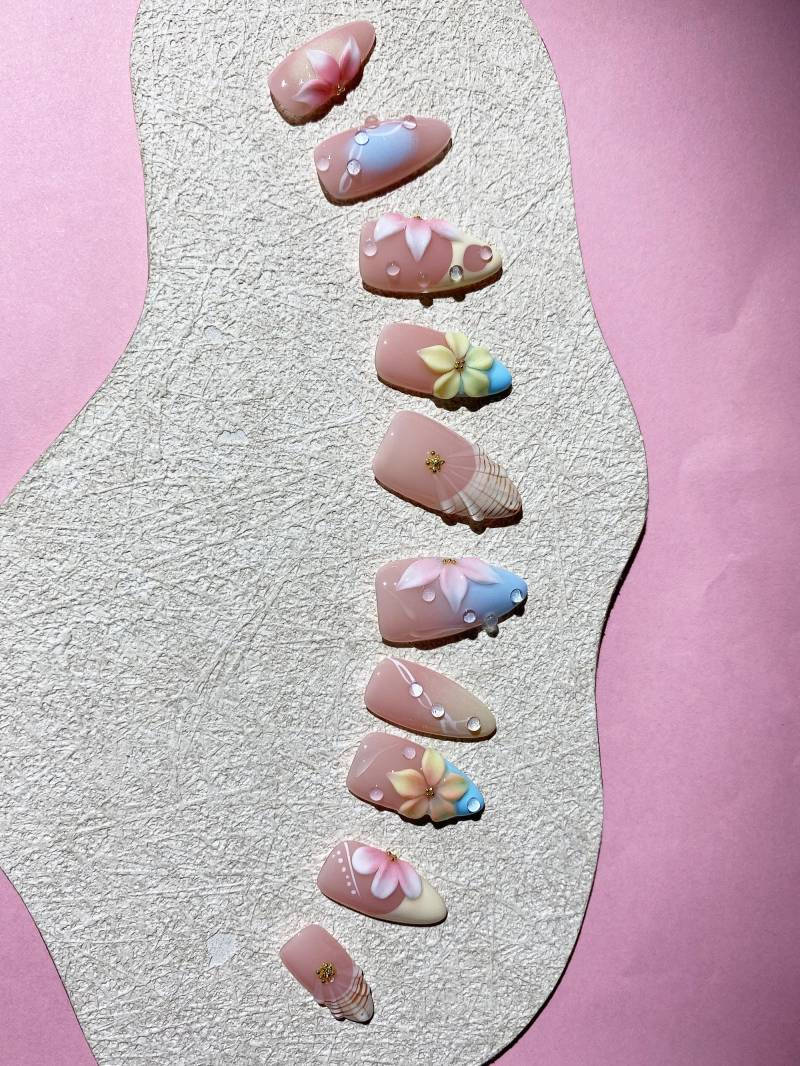 Pink Press On Nails With 3D Flower & Bronze Chrome, Medium Almond Shape, Earthy Metallic Spring For Vacation, Party, Y2K Vibe von Etsy - Glueckhaus