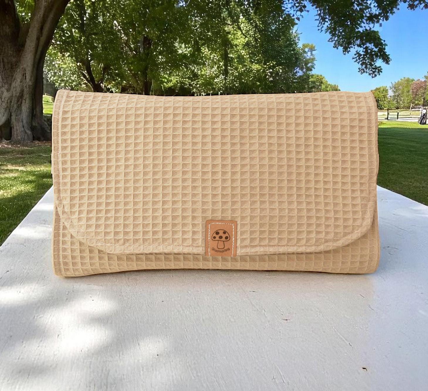 Abwaschbare Wickelunterlage & Windeltasche Ökotex 6 Farben 2 in 1 Wickeltasche Für Unterwegs Abwaschbare Wickelunterlage & Windeltasche Ökotex 6 Farben 2 in 1 Wickeltasche Für Unterwegs von Etsy - Glueckspilzig