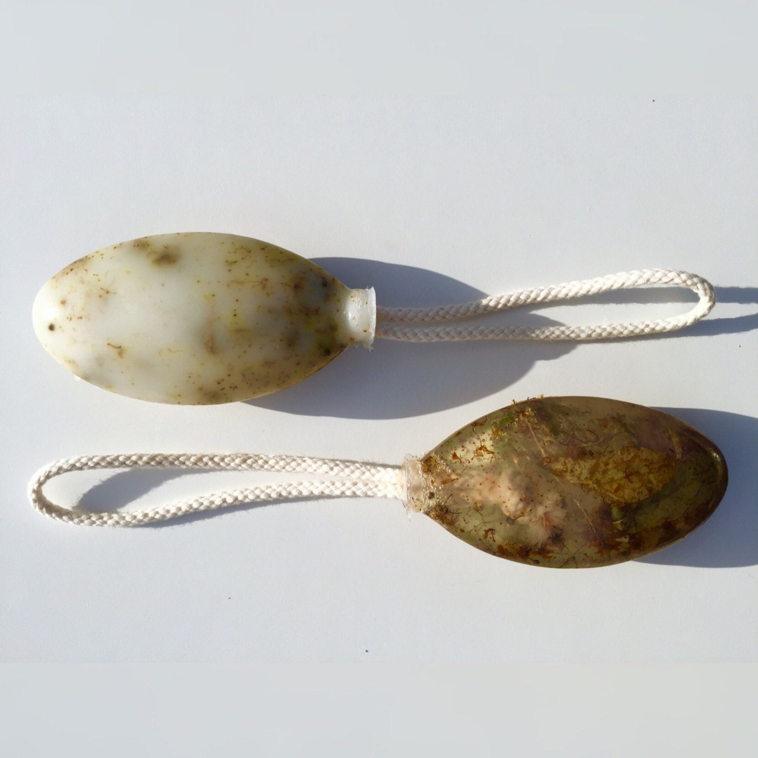 Linden Seife Am Seil Handgemachte Natürliche Bio Kräuterseife - Körperpeeling Linden Seife Am Seil Handgemachte Natürliche Bio Kräuterseife - Körperpeeling von Etsy - GoatMilkSoapOnARope