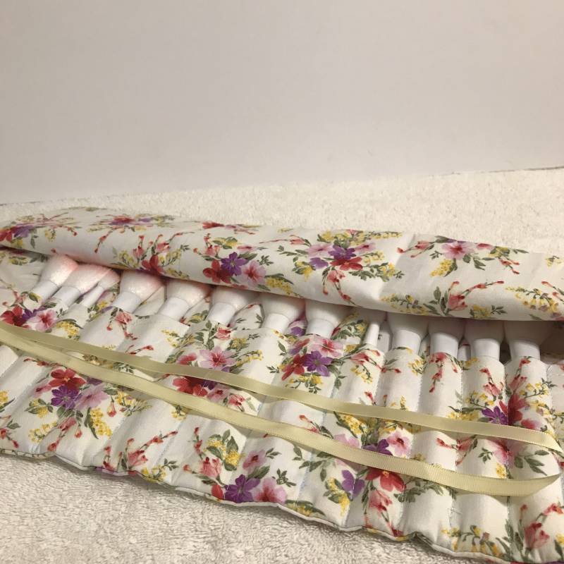 Schöne Rosa-Gelb-Grün Floral Große Kosmetikpinselrolle - Travel-Artist von Etsy - GoldEyeLilly