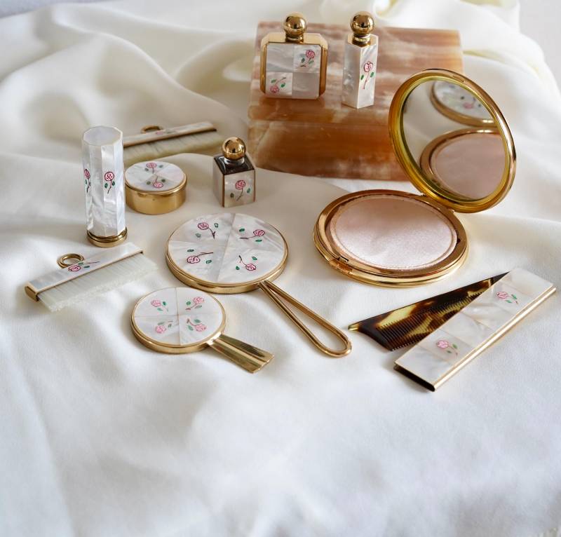 1960Er Jahre Waschtisch Set, Perlmutt Rosen von Etsy - GoldenGirlClothing