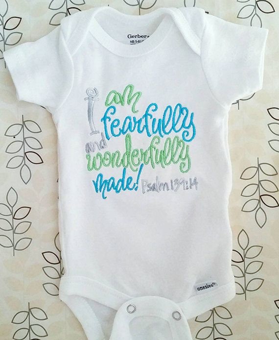 Bibel-Vers-Personalisierter Strampelanzug Oder Spucktuch Psalm 13914 Größen 6-24 von Etsy - GoldenLaneEmbroidery