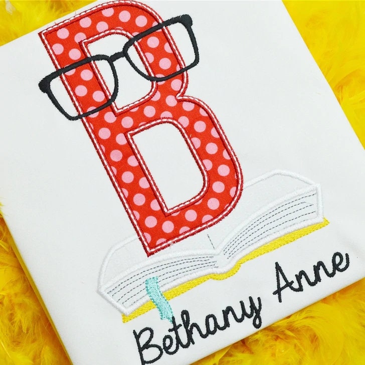 Personalisierte Spucktücher, Mädchenshirt Oder Babybody - Buch Personalisierte Spucktücher, Mädchenshirt Oder Babybody - Buch von Etsy - GoldenLaneEmbroidery