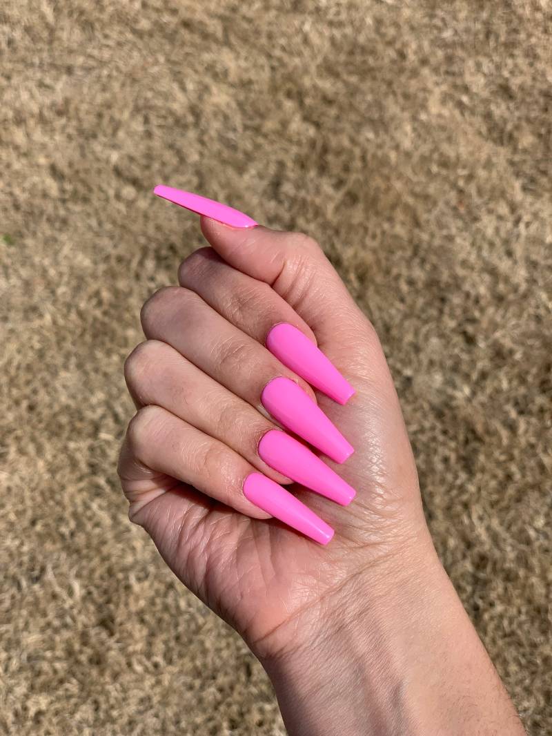 Kaugummi | Pastell Rosa Handarbeit Drücken Sie Auf Die Nägel von Etsy - GoldenThirtyNails