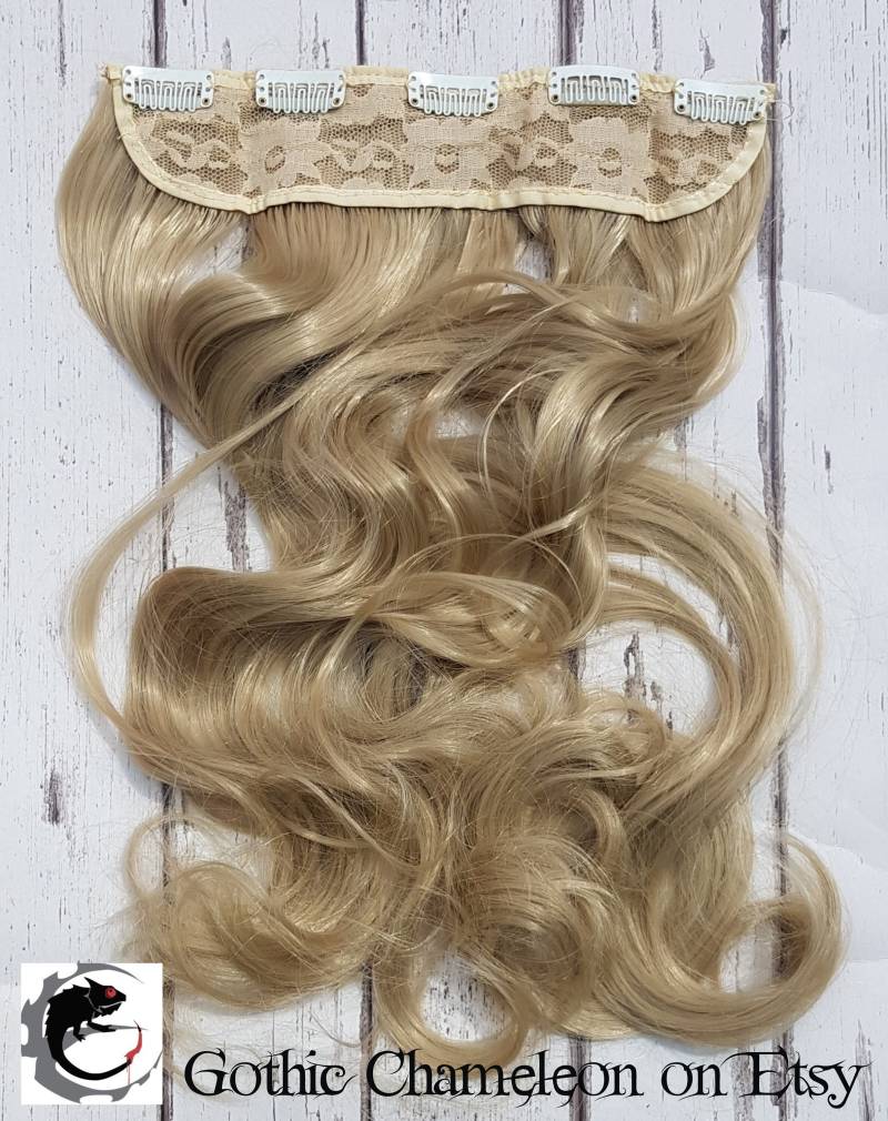Dunkelblonde Gewellte Clip in Haarverlängerung 21 Zoll Versandfertig von Etsy - GothicChameleon
