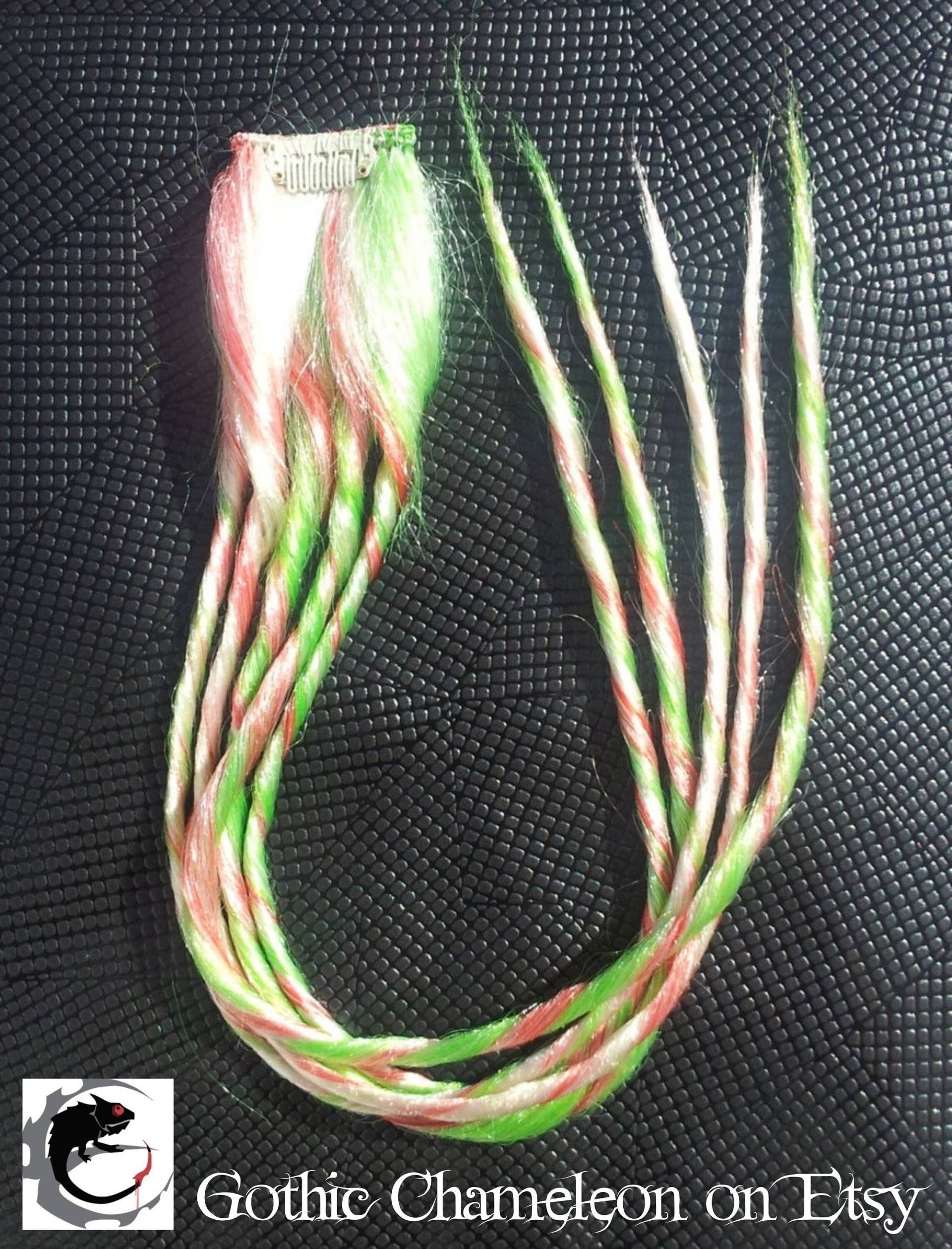 Grün, Rot & Blond Clip in Zombie Dread Haarverlängerung 21 Zoll Lange Hand Gefädelt Bereit Zu Versenden Grün, Rot & Blond Clip in Zombie Dread Haarverlängerung 21 Zoll Lange Hand Gefädelt Bereit Zu Versenden von Etsy - GothicChameleon