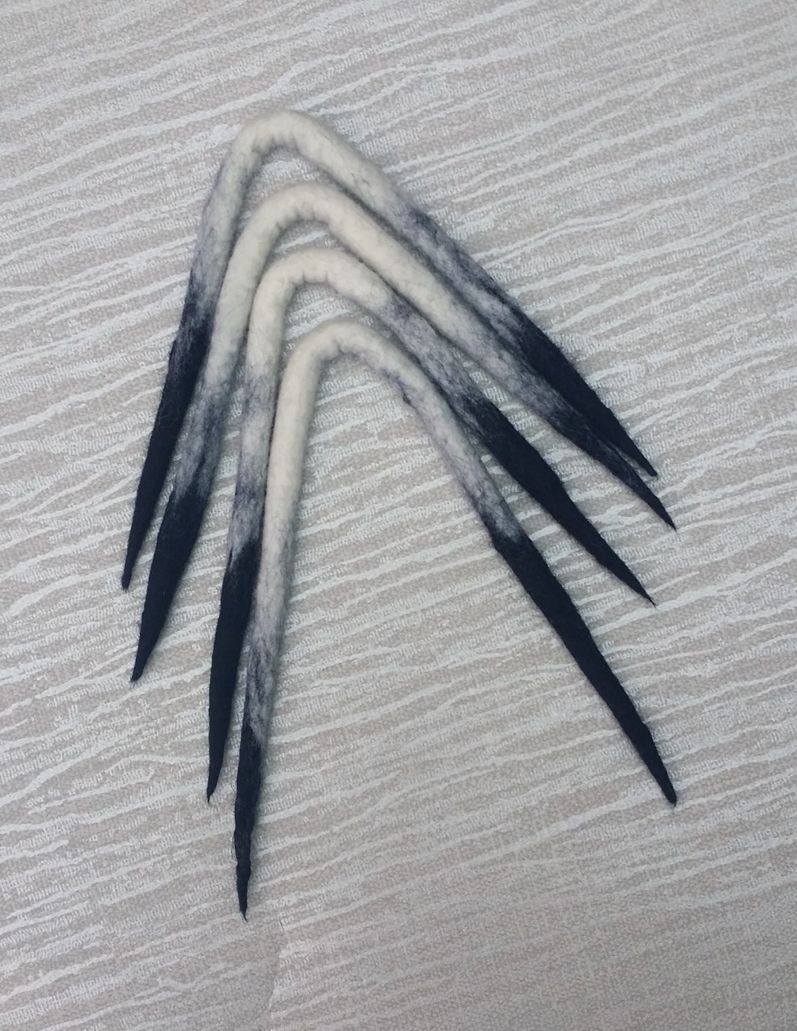 Natürliche Weiße & Schwarze Double Ended Ombre Merino Wolle Dreadlocks Bis Zu 5, 5 Zoll Lang Auf Bestellung Gefertigt von Etsy - GothicChameleon
