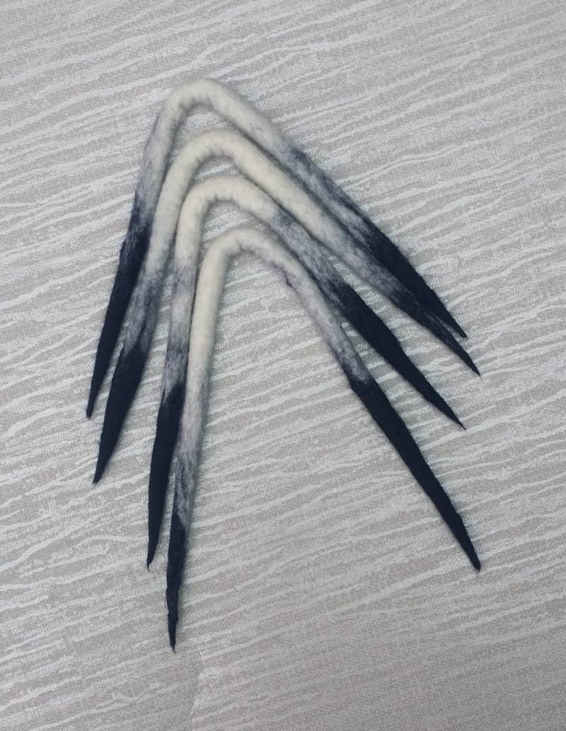Natürliche Weiße & Schwarze Double Ended Ombre Merino Wolle Dreadlocks Bis Zu 5, 5 Zoll Lang Auf Bestellung Gefertigt Natürliche Weiße & Schwarze Double Ended Ombre Merino Wolle Dreadlocks Bis Zu 5, 5 Zoll Lang Auf Bestellung Gefertigt von Etsy - GothicChameleon