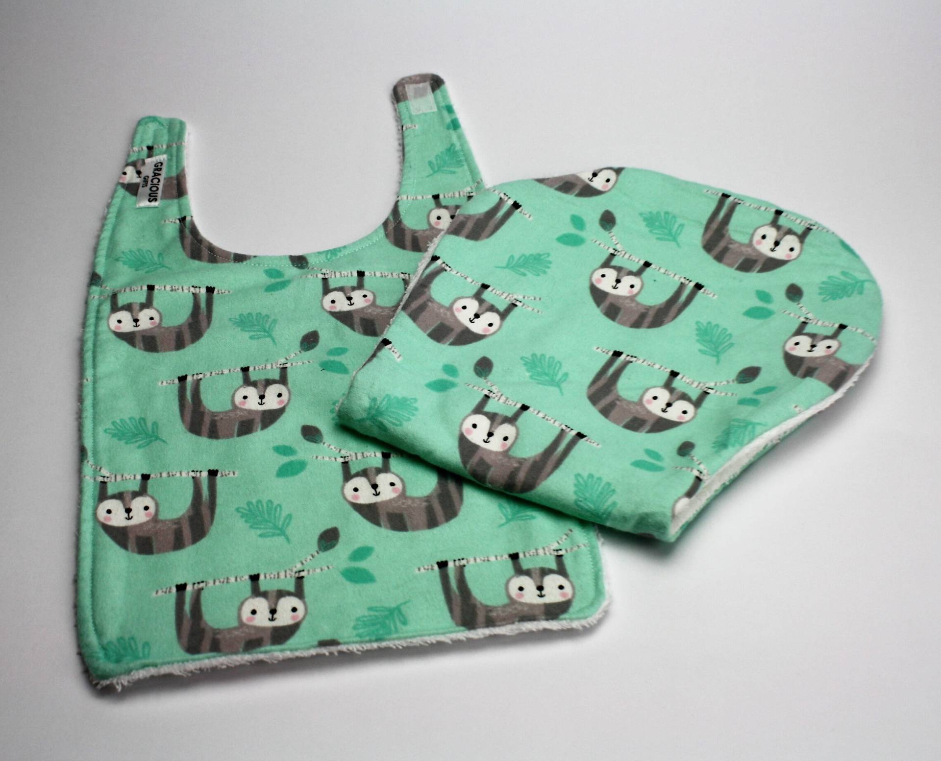 Faultier Grün Lange Baby Lätzchen Und Burp Tuch Set | Neugeborenes Zubehör Drool Terry Handtuch Burping Pad Baby-Dusche-Geschenk Neues Baby-Geschenk von Etsy - GraciousGiftsCanada