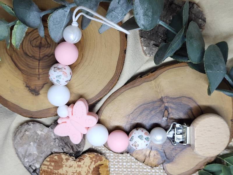 Handgemachte Schnullerkette „Schmetterlingstraum" von Etsy - Gragella