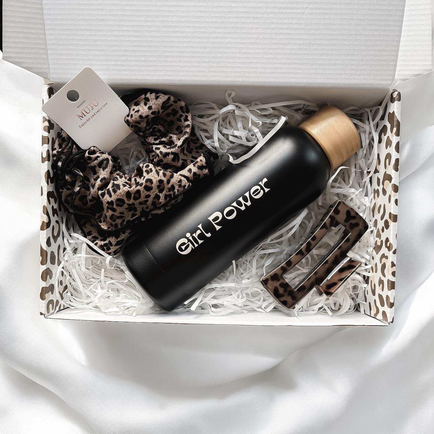 Geschenk Für Freundin Weihnachtsgeschenk Leopard Print Geschenkset Mit Trinkflasche, Scrunchie Und Haarklammer von Etsy - GravelloShop