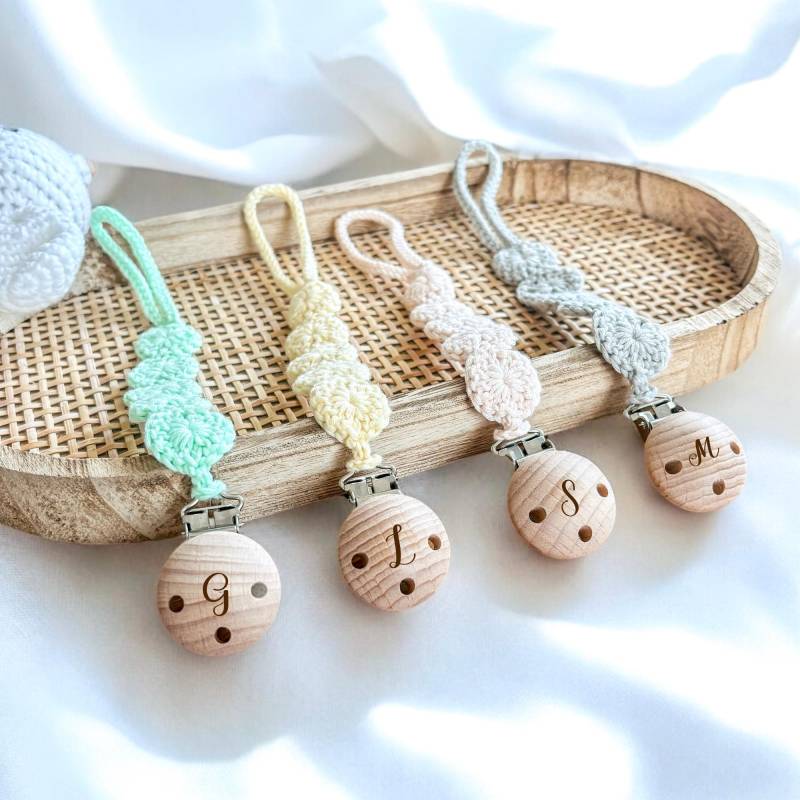 Schnullerkette Babygeschenk Geburt Geschenk Neugeborene Geschenkidee Gehäkelt Schnullerhalter Graviert Baby Schnullerband von Etsy - GravelloShop