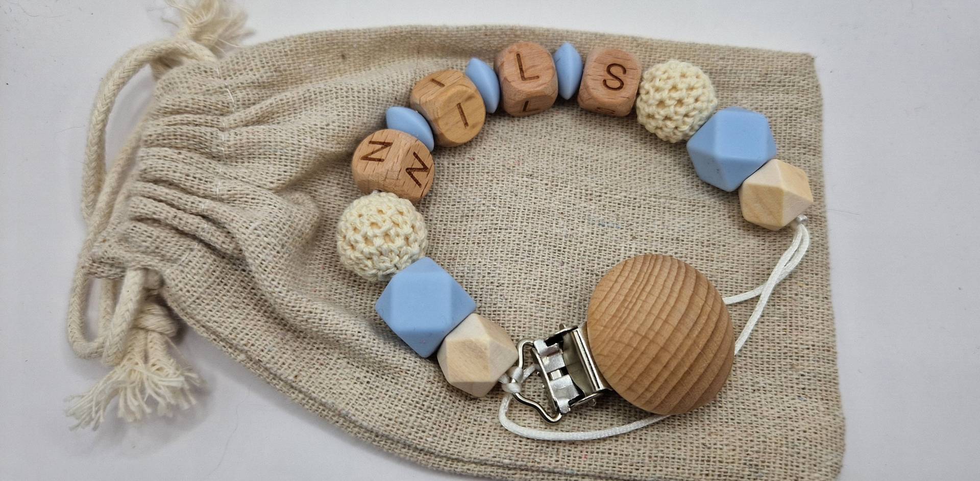 Schnullerkette Mit Namen Personalisiert Hellblau|Blau| Baby | Geschenk Zur Geburt Holz Silikon |Häkelperlen| Junge| Mädchen Schnullerkette Mit Namen Personalisiert Hellblau|Blau| Baby | Geschenk Zur Geburt Holz Silikon |Häkelperlen| Junge| Mädchen von Etsy - GravurHandwerk
