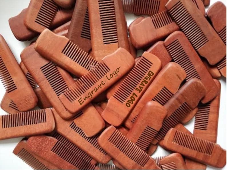 Personalisierte Ihr Logo -Handmade Holz Fein Zahn Kamm Rot Frauen Haare Männer Bartpflege Make-Up-Tool 4, 1 "(10, 5 cm Personalisierte Ihr Logo -Handmade Holz Fein Zahn Kamm Rot Frauen Haare Männer Bartpflege Make-Up-Tool 4, 1 "(10, 5 cm von Etsy - GreatBeardCare