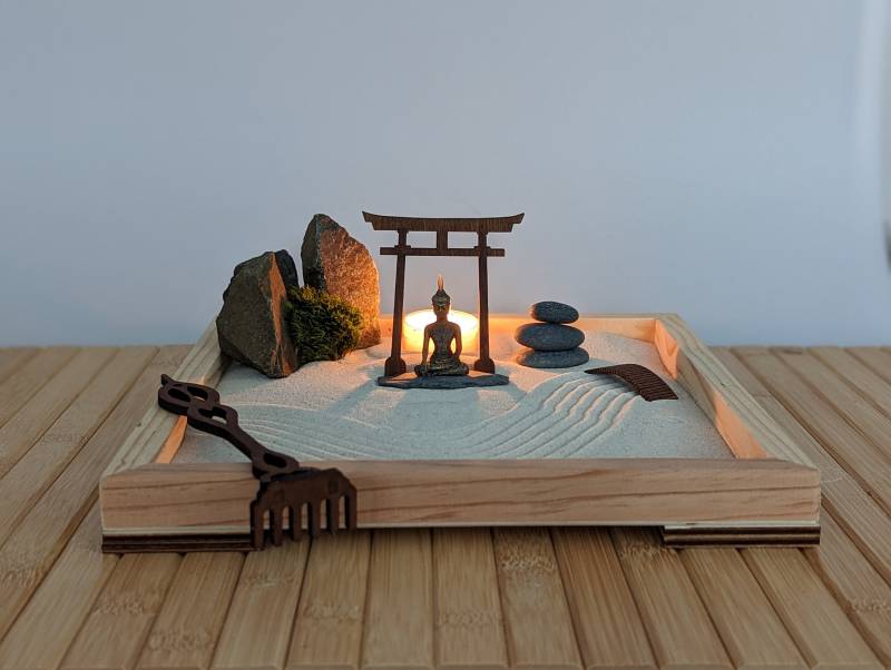Zengarten -Set Aus Massivholz Mit Buddha -Figur, Torii, Kerze, Moos Und Harke - Nachhaltig & Umweltfreundlich - Weihnachts -Geschenk-Idee von Etsy - GreenUpDeco
