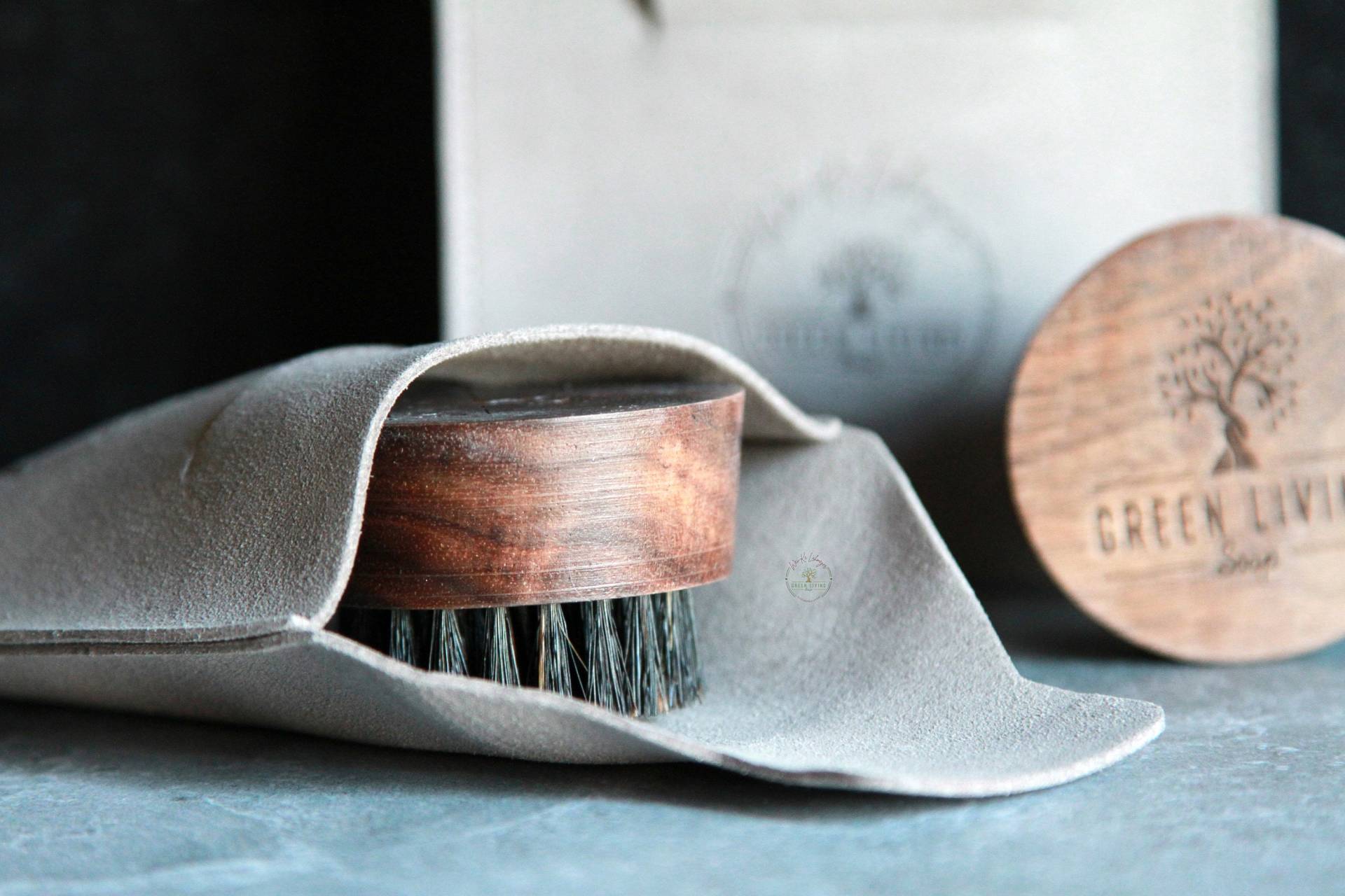 Schwarz-Walnuss Mini Bartbürste | Schwarze Wildschweinborsten Mittelweich Mit Mikrofaser-Beutel Geschenkidee von Etsy - GreenlivingsoapCo