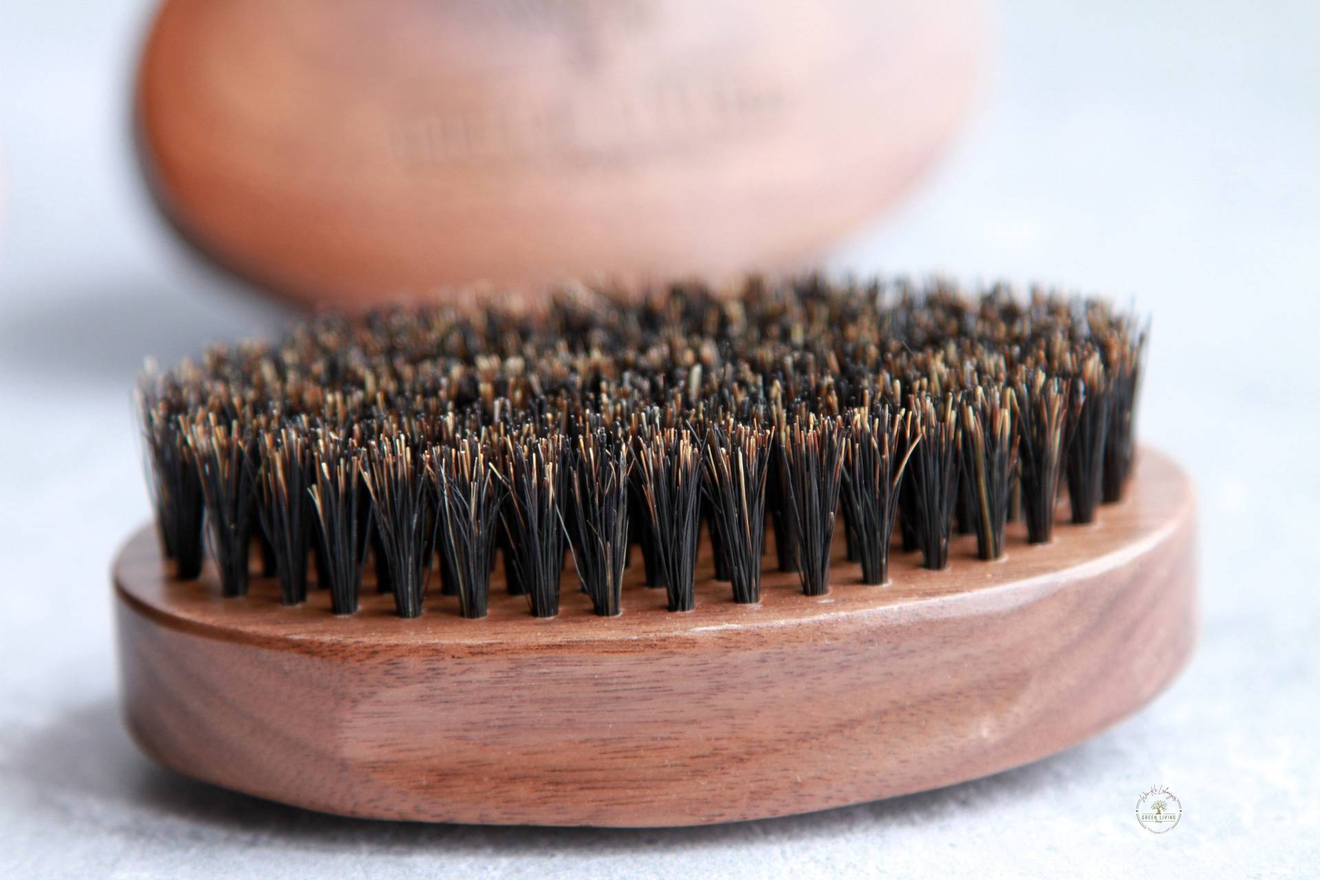 Ovale Bartbürste | Schwarznussbaum Schwarze Wildschweinborsten Mittelweich von Etsy - GreenlivingsoapCo