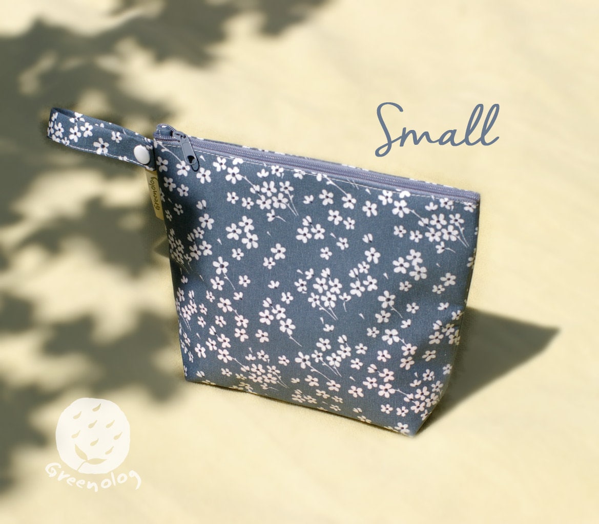 Wetbag Gr. S/L Mit Blümchen Navy Wetbag Gr. S/L Mit Blümchen Navy von Etsy - Greenolog
