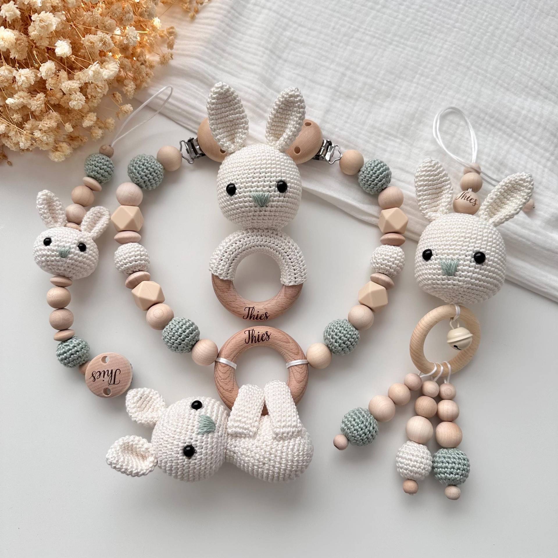 Ostern Hase Set Personalisiert Kinderwagenkette Anhänger Schnullerkette Babyshower Geburtsgeschenk Taufe von Etsy - HACCraftsLittle