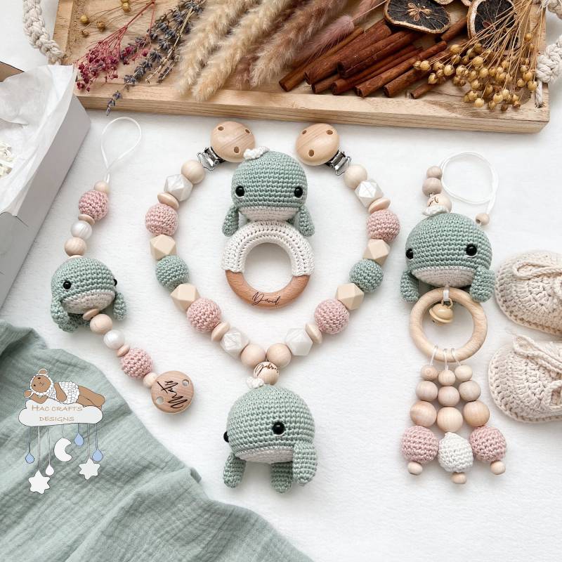 Personalisierbar Wal Mint Und Rosa Sparset Kinderwagenkette Anhänger Schnullerkette Greifspielzeug Babyshower Taufe Geburtsgeschenk von Etsy - HACCraftsLittle