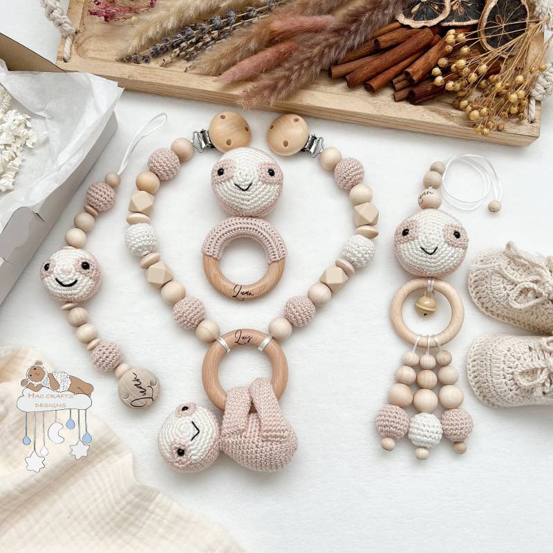 Personalisiert Faultier Sparset Kinderwagenkette Anhänger Greifring Schnullerkette Babyshower Taufe Geburtsgeschenk Mit Gravur von Etsy - HACCraftsLittle