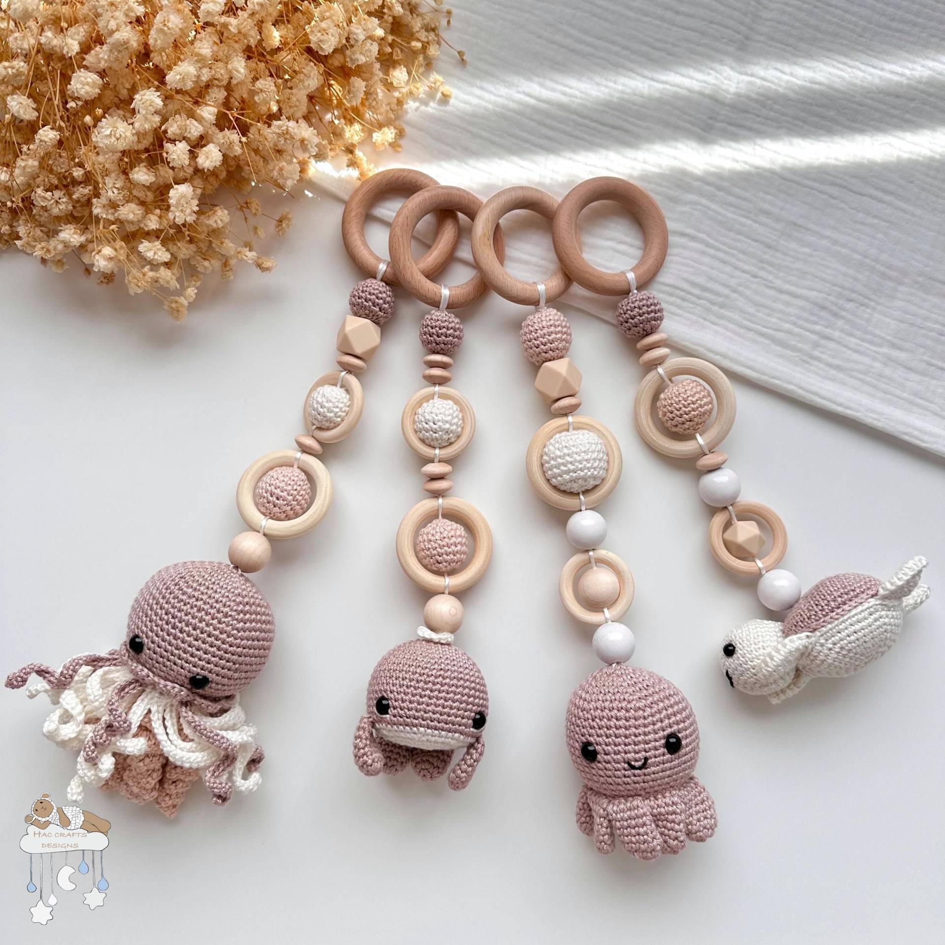 Qualle Oktopus Wal Schildkröte Naturtöne Set Geburtsgeschenk Taufe Muttergeschenk Babyshower Spielbogen Anhänger Handmade von Etsy - HACCraftsLittle
